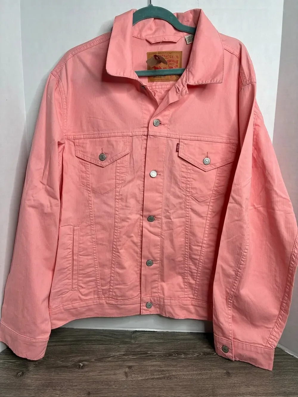 Levi's NWT Vintage Fit Trucker Pink Denim Jacket Size XL Travel Casual FLAWS